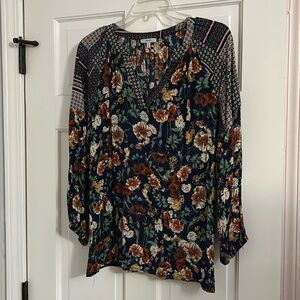 Women’s blouse, size medium, gently worn, great condition